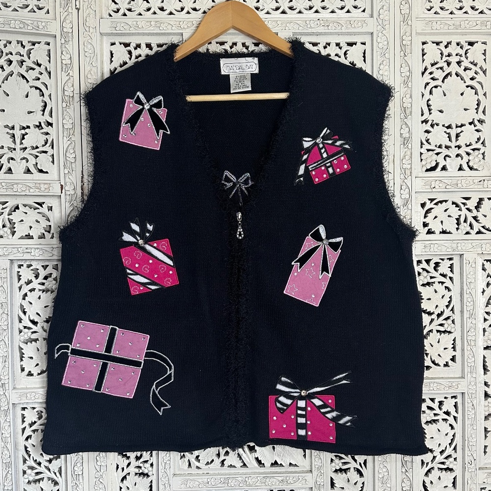 Vintage Mandal Bay Black & Pink Christmas Theme Gift Present Sweater Vest Sz XXL